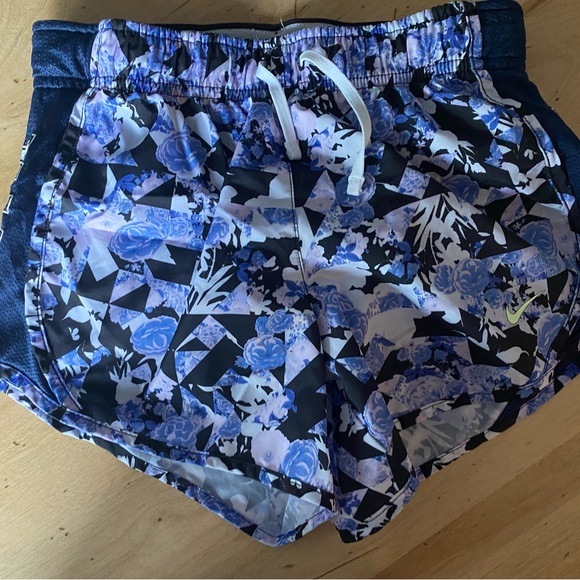 Nike Dri Fit Junior Size Medium Blue/Purple Design-Perfect Condition - Picture 2 of 3